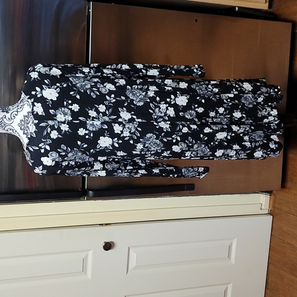 🖤Floral Flutter Dress - Picture 4 of 8